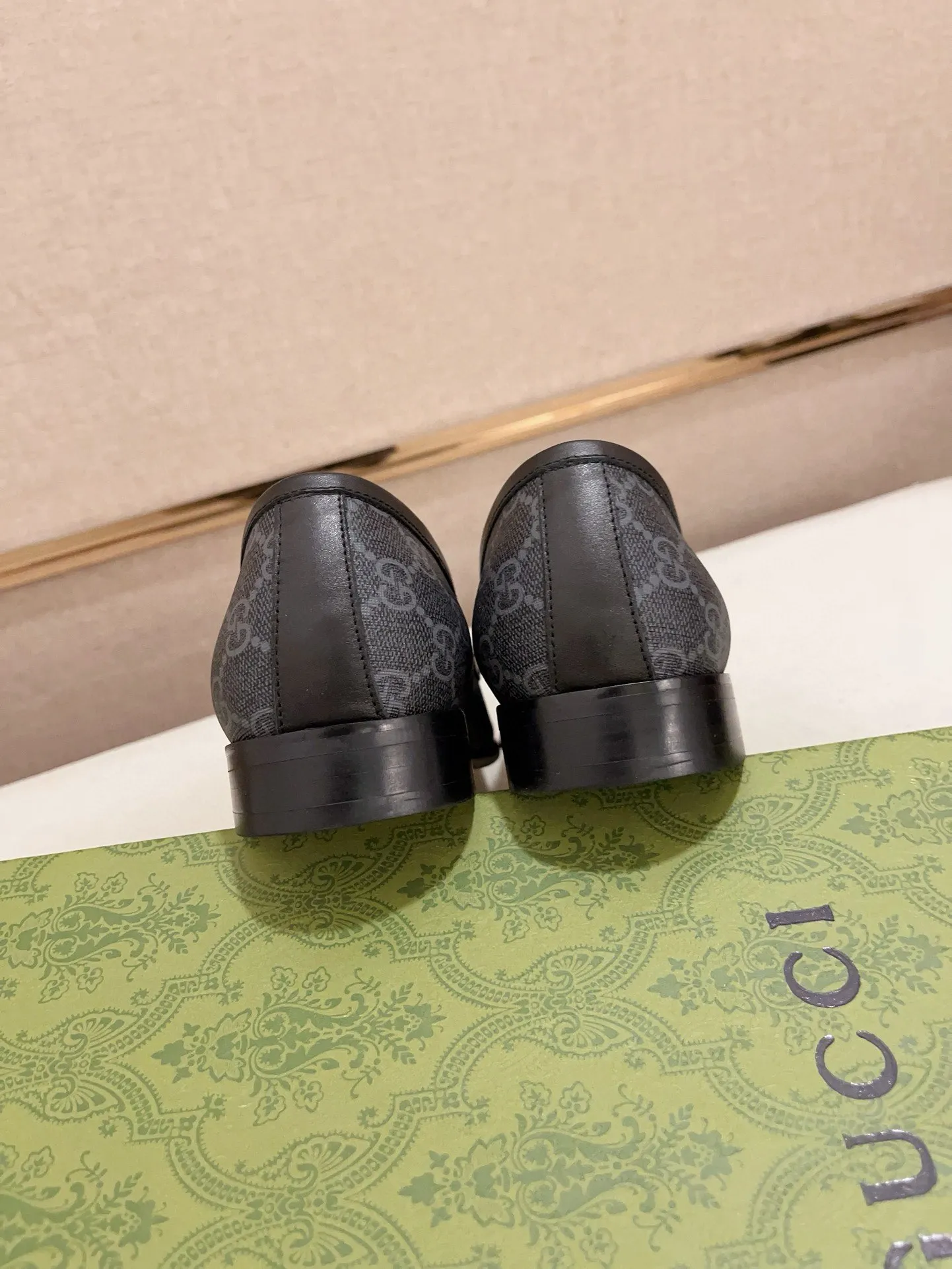Men's shoes 💰: 520💰 (GUCCI) New product series ss hot new products 💢 💠 Casual suit shoes 👞, top imported materials Upper hardware buckles and shoe side logos, insoles and soles with brand logos 💠 💎 Upper: imported PVC material 100% 💎 Lining: cowhide/100% 💎Feet: cowhide/100% 💎Sole: rubber/100% 💎SIZE: 38 39 40 41 42 43 44 Can be customized 45